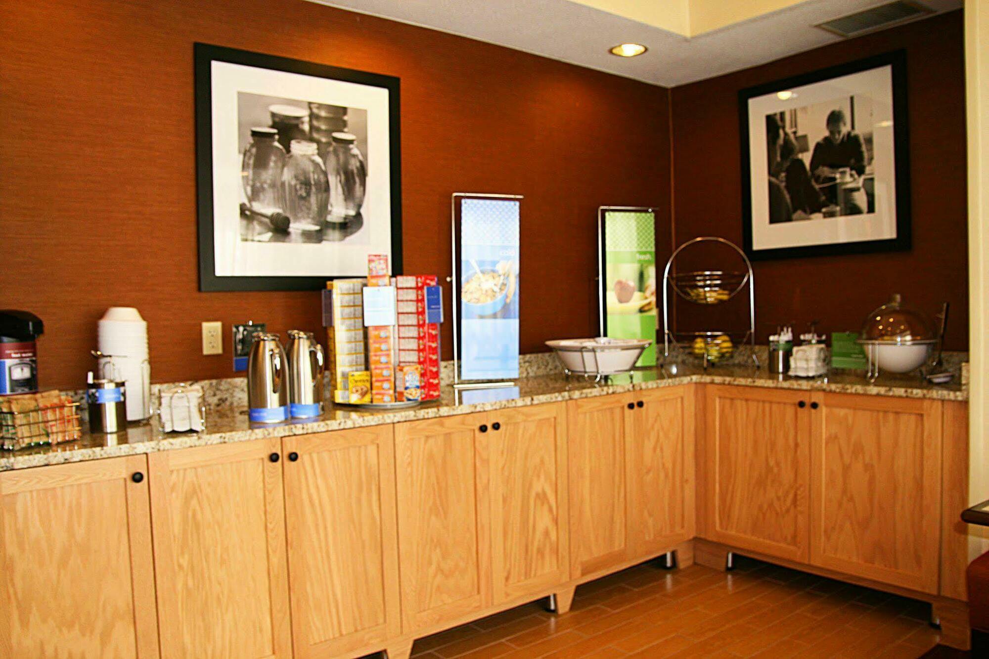 Hampton Inn Zanesville Étterem fotó