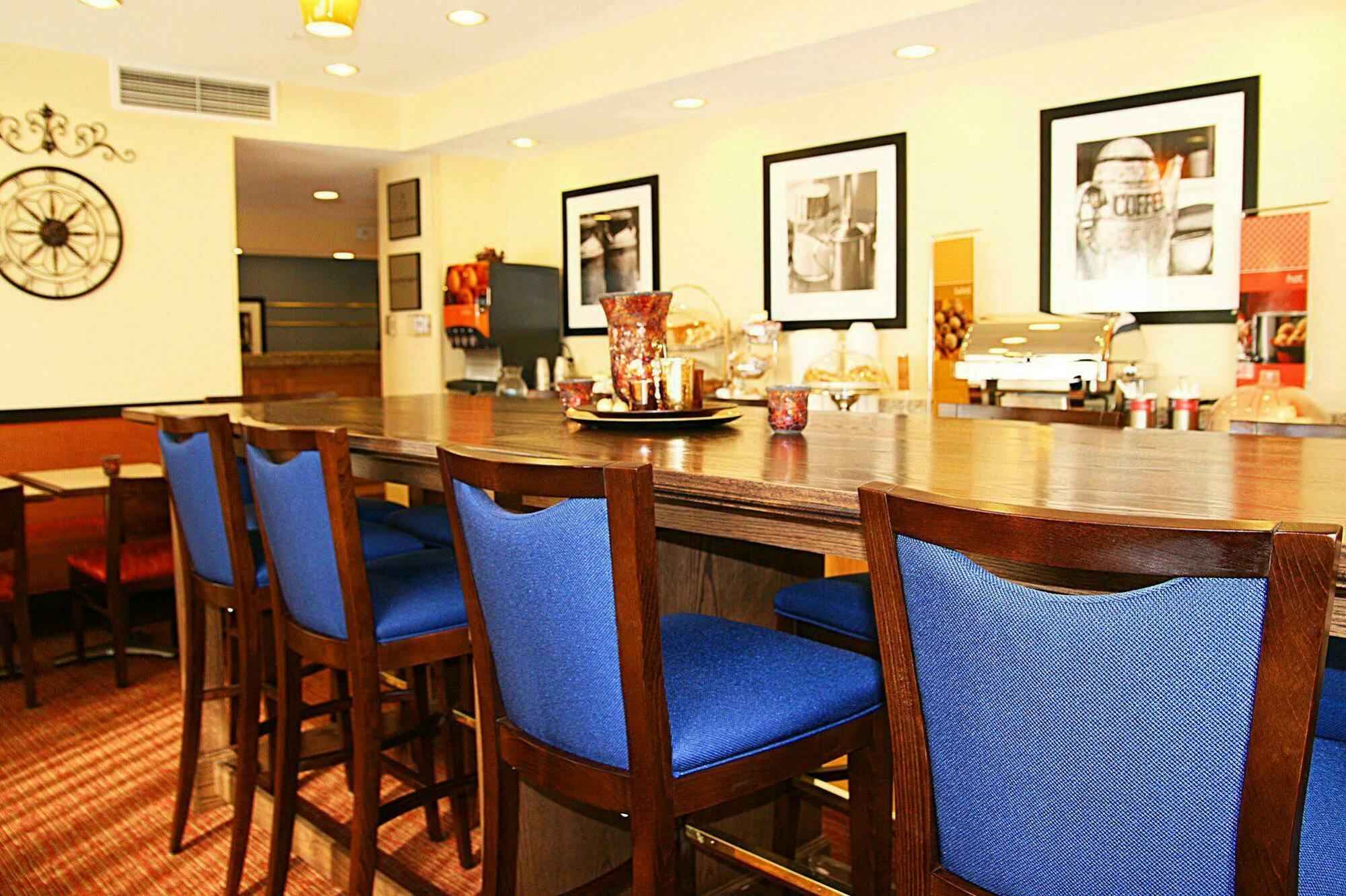 Hampton Inn Zanesville Étterem fotó